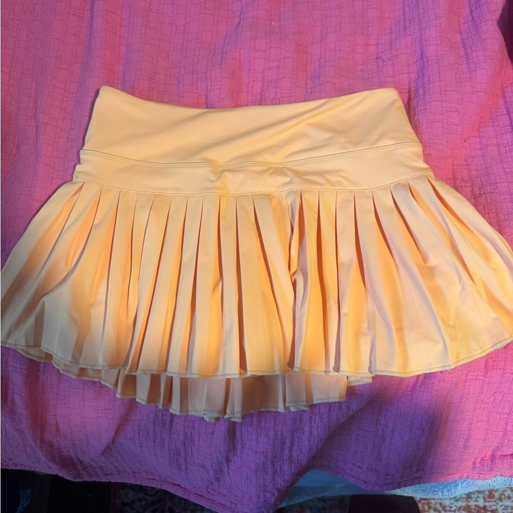 Orange gold hinge skirt. Worn maybe once. Size large